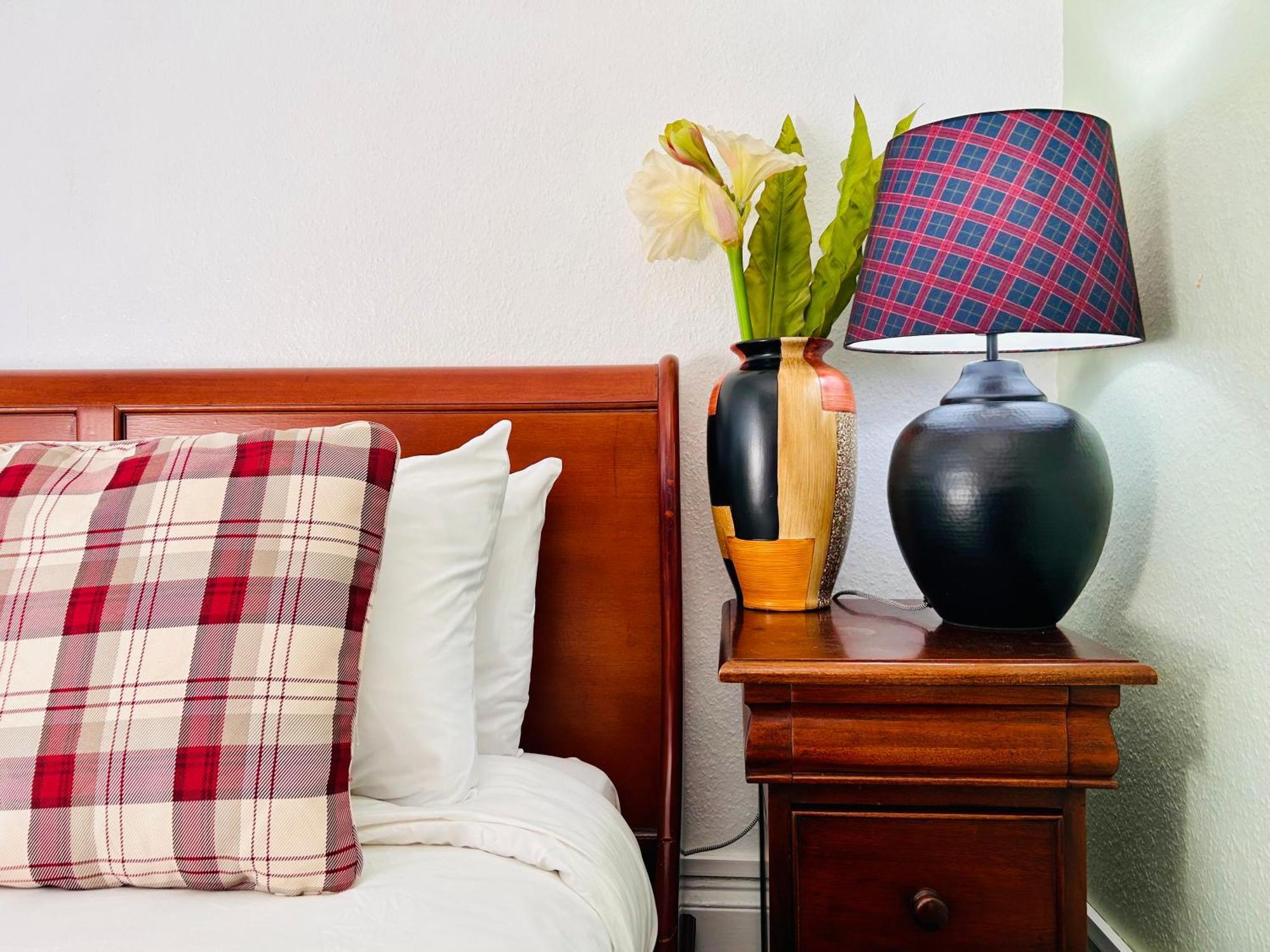 Clarence Quarters Self-Catering Guest House Portsmouth Bagian luar foto